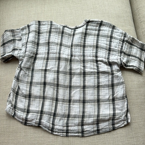 Calvin Klein jeans, S, charcoal/cream/white plaid, short sleeve shirt, 4 buttons - Picture 4 of 4